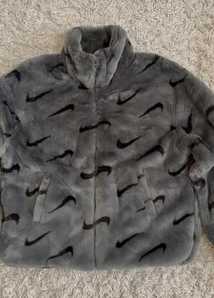 Плюшевая шуба куртка nike sportswear plush faux fur all over (оригинал)2 фото