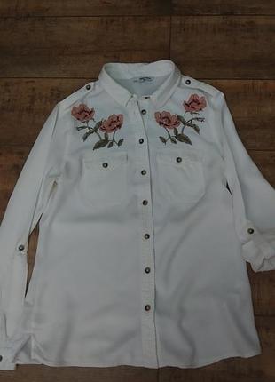 Стильна жіноча сорочка з довгими рукавами з вишивкою