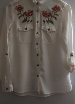 Стильная женская рубашка с длинными рукавами с вышивкой