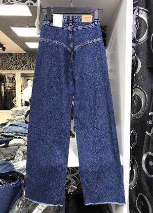 Прямые синие джинсы с кокеткой на пуговицах, размеры 322 фото