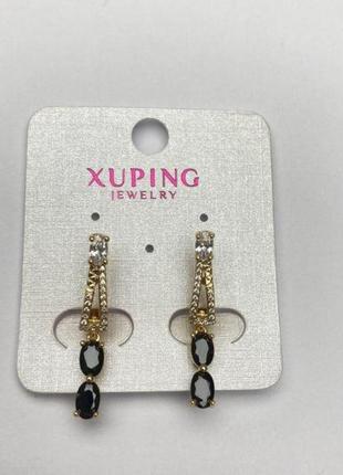 Серьги xuping с черным камнем и белыми стразами d-4мм l-3см позолота 18к