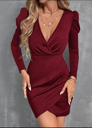 Сексуальное платье цвета бордо