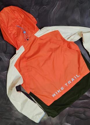 Жіноча  куртка  вітровка  nike trail5 фото