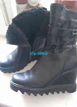 Женские сапоги черного цвета на замке 37 размер