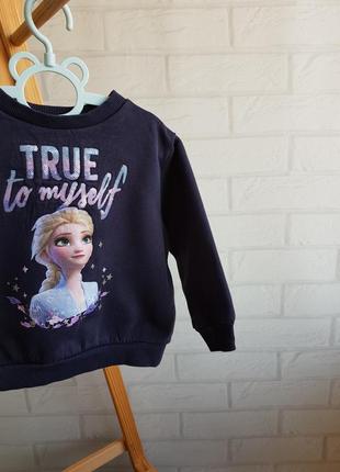 Темно-синий свитшот "frozen" (флис)👭
фирмы h&amp;m
2/4 рочки (98/104см)
состояние: идеальный2 фото