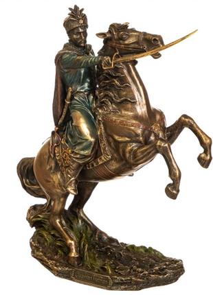 Статуетка "гетьман" (22 * 20 см)