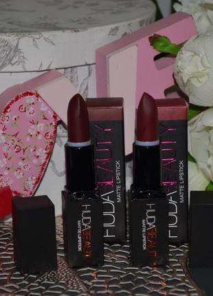 Матова помада huda beauty power bullet matte lipstick