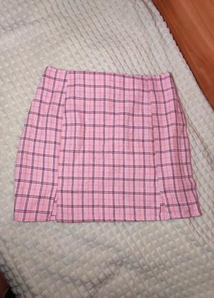 Розовая юбка у коетку с двома небольшими вырезами2 фото
