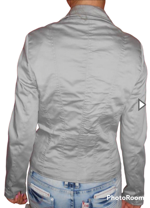 Пиджак светло-серый короткий2 фото