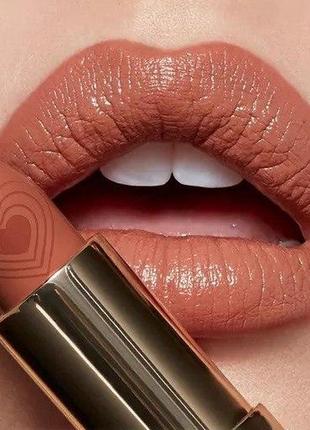Помада charlotte tilbury lipstick у відтінку nude romance2 фото