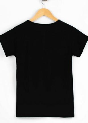 Стильная черная футболка с рисунком принтом девушка5 фото