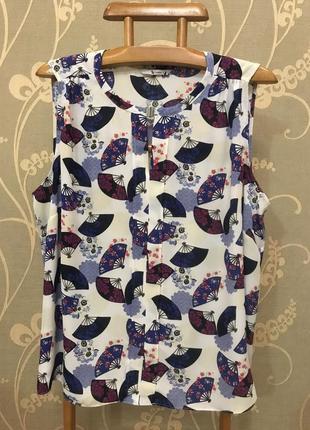 Величезний вибір красивих блуз і сорочок.