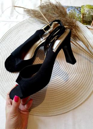 Стильні босоніжки soxone