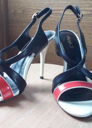 Босоножки на каблуке helga s, кожа, новые