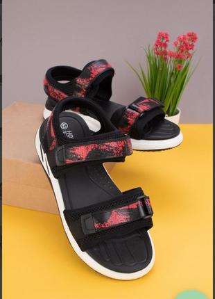 Стильні чорні з червоним босоніжки чоловічі сандалі з текстилю на липучці1 фото