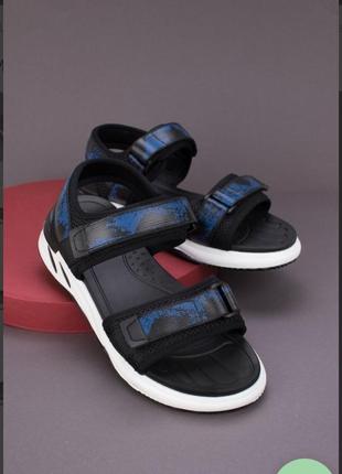 Стильні чорні з синім босоніжки чоловічі сандалі на липучці