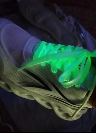 Флуоресцентные  шнурки 120 см. фликер на кроссовки кеды ботинки белые рефлективные светящиеся в темноте7 фото