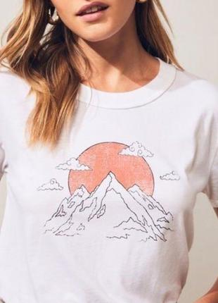 Красивая футболка с ручной росписью красками рисунок не принт горы минимализм