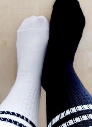 Шкарпетки 42-45 р. 4 пари високі білі чорні щільні бавовна 2+2 комплект упаковка жіночі чоловічі спортивні