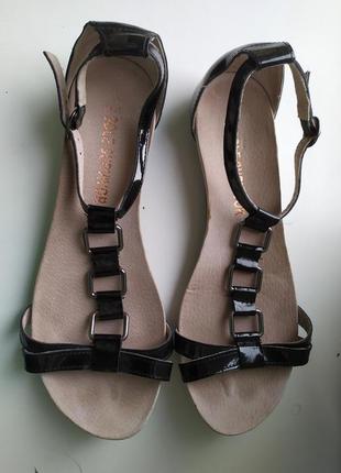 Кожаные  босоножки