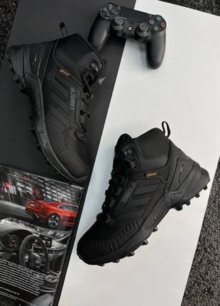 Чоловічі кросівки adidas terrex swift r gore-tex fur / адідас / утеплені / зимові / взуття / водонепроникні / чорні, сірі / з хутром