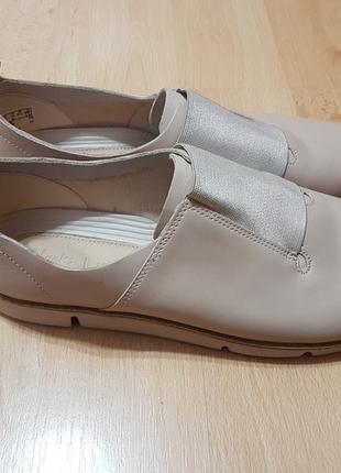 Шкіряні сліпони clarks tri form nude1 фото