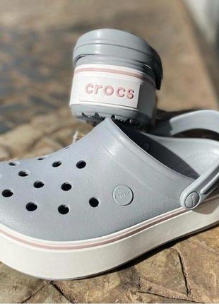 Сабо крокус крокбэнд платформ серые crocs platform light grey/rose8 фото