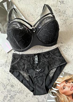 Черное женское нижнее белье с портупеей комплект на четвертый размер груди