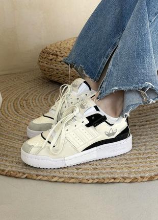 Стильные женские кроссовки adidas forum exhibit low cream black молочные с чёрным