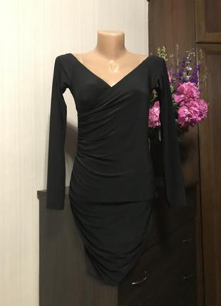 Чёрное мини платье голые открытые плечи секси