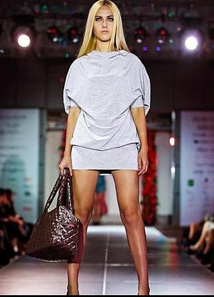 Стьобана сумочка з жорстким дном коричневого кольору