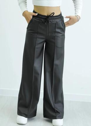 Стильные брюки палаццо