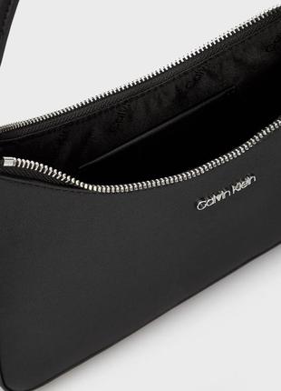 Calvin klein женская маленькая черная сумка6 фото