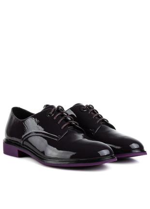 Туфлі жіночі шкіряні лакові фіолетові на товстому каблуку 1575т