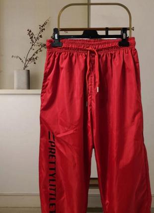 Нейлоновые красные спортивные брюки prettylittlething5 фото