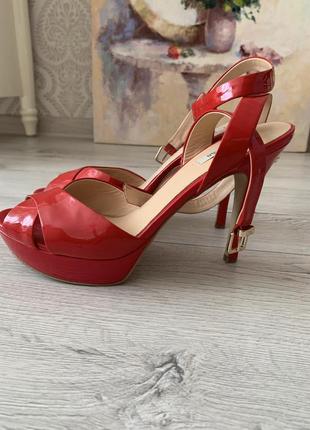 Босоніжки guess