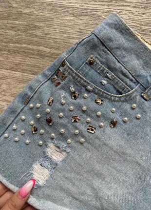 Стильные короткие джинсовые шорты с камушками denim co 40/l3 фото