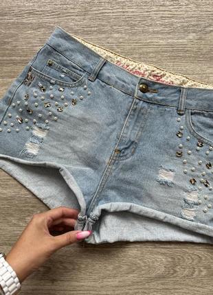 Стильные короткие джинсовые шорты с камушками denim co 40/l5 фото