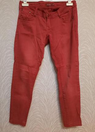 Червоні джинси