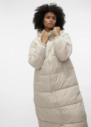 Пуховик-пальто оверсайз на синтепоні молочного кольору від данського бренду vero moda3 фото