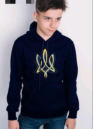 Стильний  худі з  патріотичною вишивкою худі з вишитим тризубом