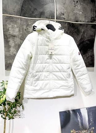 Классный пуховик moncler