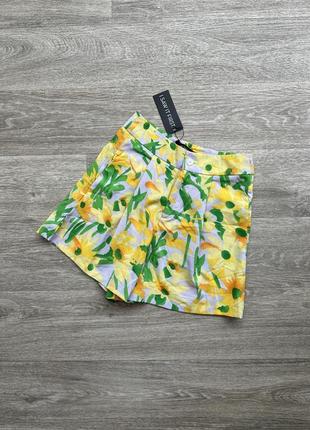 Стильные яркие летние хлопковые шорты mom в цветочный принт i saw first 36/s1 фото