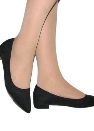 Женские черные замшевые туфли лодочки на низком каблуке6 фото