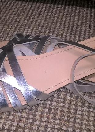 Босоніжки asos натуральна шкіра сріблястого кольору р. 37