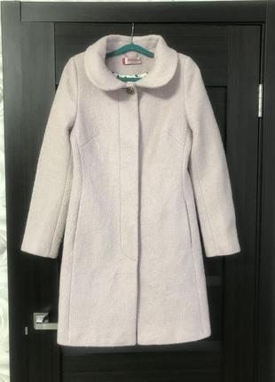 Пальто женское приятного сиреневого цвета1 фото