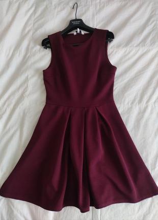 Платье бордовое
