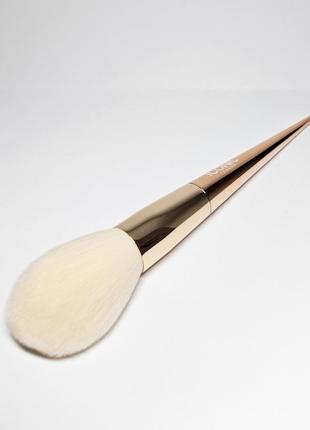 Кисть для нанесения румян и бронзера iconic london ultimate brush set tapered powder brush кисточка3 фото