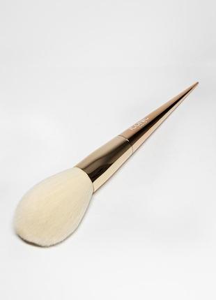 Кисть для нанесения румян и бронзера iconic london ultimate brush set tapered powder brush кисточка2 фото