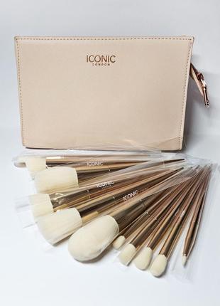 Кисть для нанесения пудры iconic london ultimate brush set large powder brush кисточка8 фото